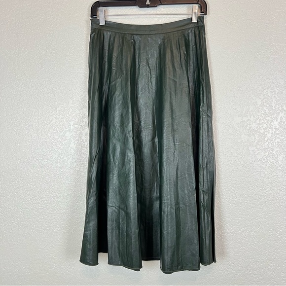 SIGNATURE STUDIO Pleated Vegan Leather Green Full Midi Skirt size Small - Picture 1 of 9